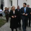 Managerul Vasile Rimbu si directorul medical Doina Ganea Motan ii arata ministrului investitiile facute la spital