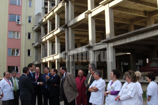 Promisiune: Ministerul Sănătăţii dă 71 de milioane de lei pentru reluarea lucrărilor la spitalul Fălticeniului