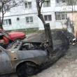 Parcare periculoasă: Maşină distrusă de flăcări, de la o ţigară aprinsă aruncată în buncărul de gunoi