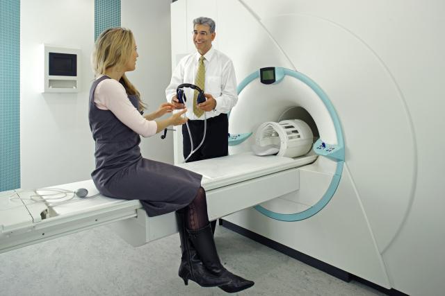 Tomograful, mai eficient pentru depistarea cancerului pulmonar decât razele X