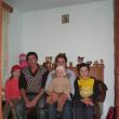 Oameni fericiţi: O familie din capitală şi preotul din sat au predat prima casă nouă pentru sinistraţi, în Pătrăuţi