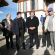 Ministrul de Interne, Traian Igaş, a vizitat ieri şantierele de construcţii de locuinţe pentru sinistraţi din localităţile Şerbăuţi, Dărmăneşti şi Grăniceşti