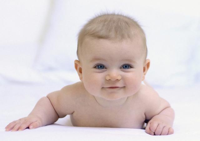 Studiu: Copiii născuţi prin cezariană sunt mai calmi