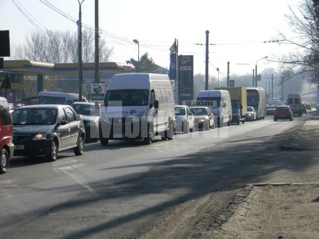 Aglomeratie de circulatie pe strada Cernauti