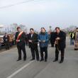 Tăierea panglicii la inaugurarea drumului judeţean Vatra Dornei-Panaci