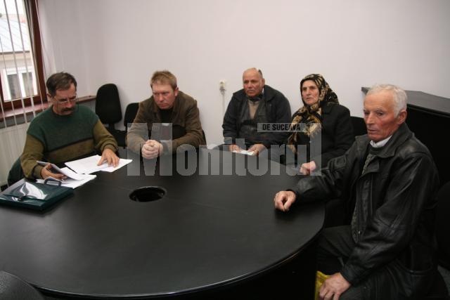 Reprezentanţi ai locuitorilor din comuna Hânţeşti care deţin titluri de proprietate pe terenul aflat în litigiu