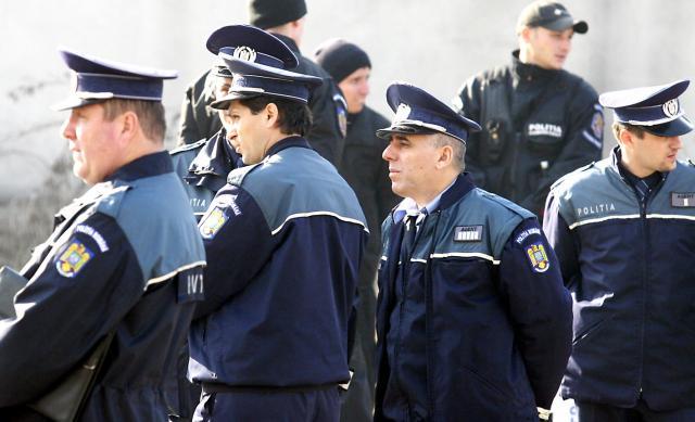 Liderii sindicali ai poliţiştilor au decis înfiinţarea unei federaţii a sindicatelor poliţiştilor