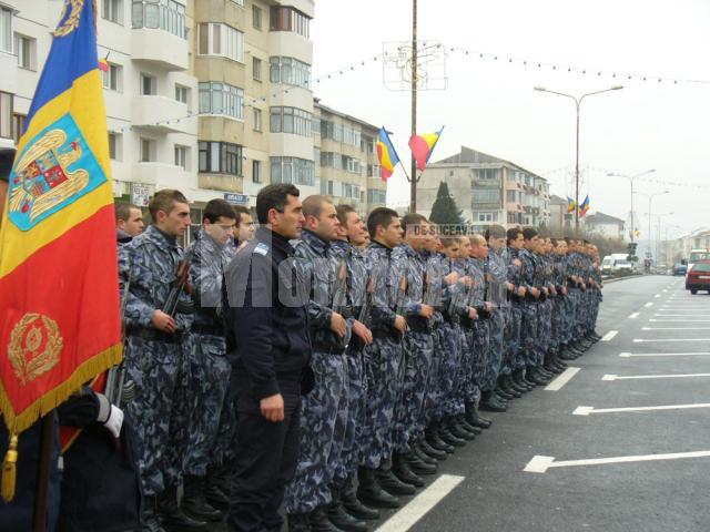 Rezultate: Zeci de elevi ai Şcolii de Subofiţeri Jandarmi Fălticeni, recompensaţi de Ziua Naţională