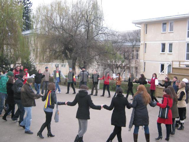 Studenţii au dansat Hora Unirii