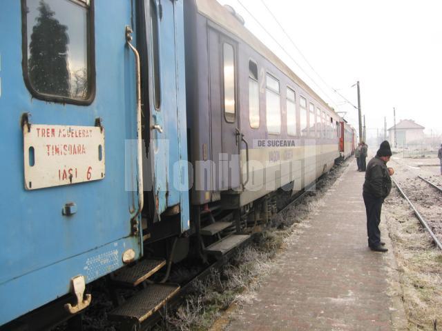Cunoscut ca trenul foamei, acceleratul Timişoara-Iaşi s-a transformat în trenul groazei