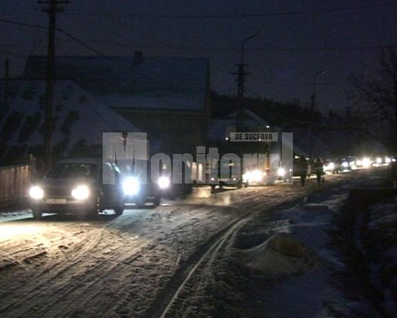 Noapte cu probleme: Blocaje pe şoseaua de centură din cauza poleiului şi a ninsorii