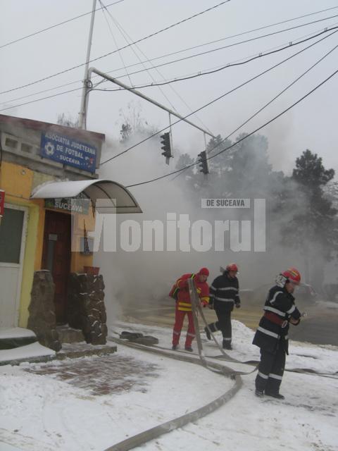Incendiul de la sediul AJF Suceava a fost observat în jurul orei 10.00 şi a fost stins după o oră