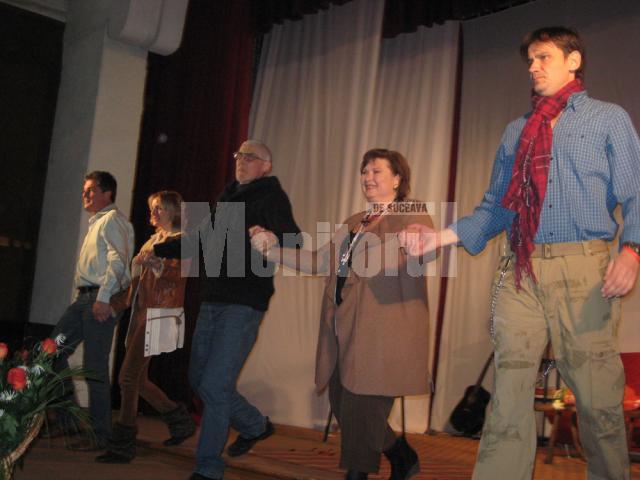 Actorii, împreună cu regizorul Mircea Anca