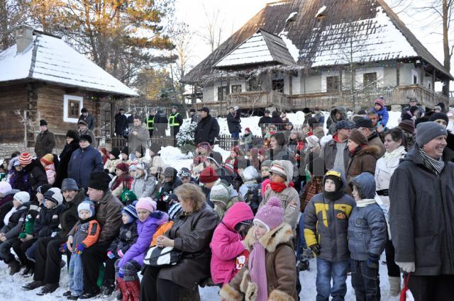 Sărbători de iarnă: Crăciunul în Bucovina a început cu darurile lui Moş Nicolae pentru copii