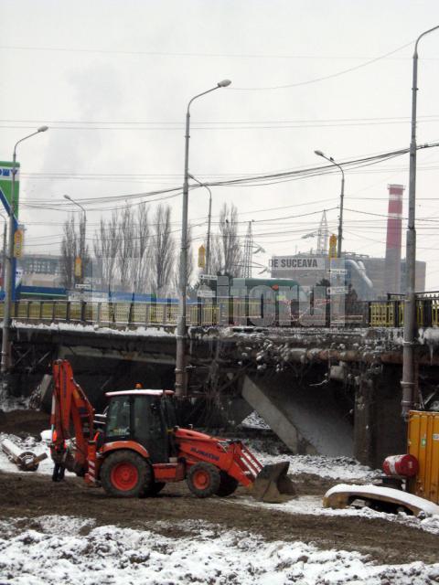Pregătiri pentru turnarea pilonilor de consolidare a podului