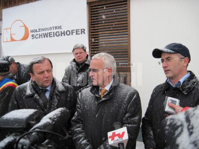 Umanitar: Holzindustrie Schweighofer a inaugurat patru din cele opt case construite la Dumbrava-Grăniceşti pentru sinistraţii din iulie