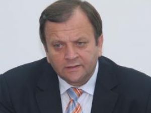Preşedintele Consiliului Judeţean, Gheorghe Flutur, a declarat că banii vor fi utilizaţi pentru continuarea unor obiective de investiţii