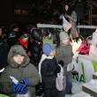 Obiceiuri: Ion Lungu i-a colindat pe sucevenii veniţi la inaugurarea Orăşelului Copiilor