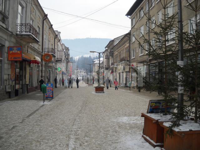 Tot oraşul Vatra Dornei, de la localnici până la turişti, dârdâie de frig cu câteva zile înainte de Crăciun
