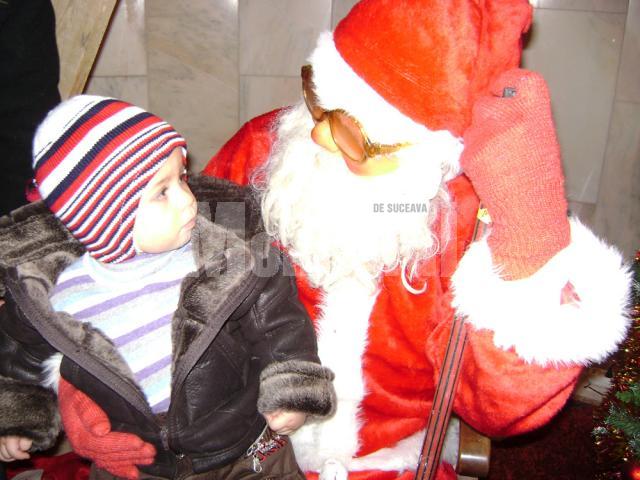 Copiii pompierilor din Suceava au avut parte deja de vizita lui Moş Crăciun