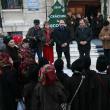 În spiritul sărbătorilor: Sute de Moşi Crăciun au colindat ieri autorităţile locale şi judeţene