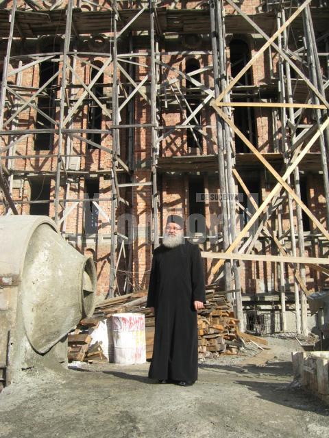 Nelăsat să publice nimic de comunişti,: Părintele Ilarion Argatu are editură personală în subsolul catedralei care se construieşte la Fălticeni