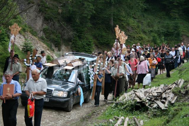 Cra mai trista inmormantare din istoria satului Gemenea Patru frati dusi o data pe ultimul drum