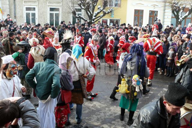 Urători puţini şi Revelion în stradă la Fălticeni