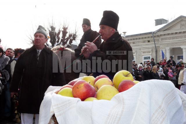 Urători puţini şi Revelion în stradă la Fălticeni