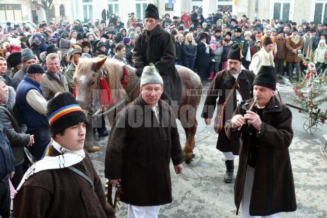 Urători puţini şi Revelion în stradă la Fălticeni