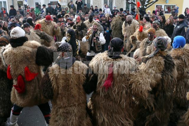 Urători puţini şi Revelion în stradă la Fălticeni