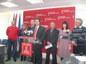 Preşedintele Organizaţiei Judeţene Suceava a PSD, deputatul Cătălin Nechifor, şi consilierii judeţeni ai PSD