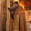 Azad Mandalian, singurul preot armean din Suceava, oficiind slujba
