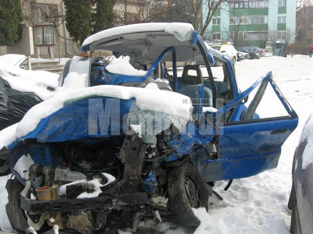 În curtea Poliţiei de pe strada Oituz din Suceava s-au adunat mai mult de zece maşini avariate iremediabil după accidente