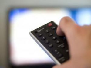 Sănătate: Persoanele care privesc prea mult la televizor, expuse la un risc mai mare de a face infarct