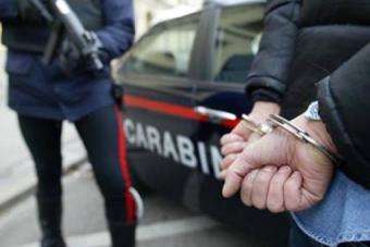 Doi români care transportau 2,6 kilograme de cocaină, arestaţi în sudul Italiei