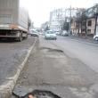 Capcane pentru şoferi: Mii de gropi pe străzile Sucevei, de la primul dezgheţ