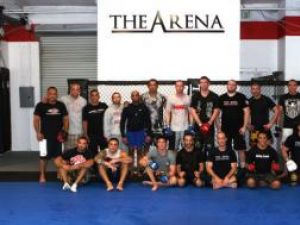 În sala The Arena MMA, alături de ceilalţi luptători