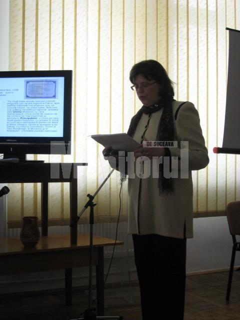 Lector univ.dr. Harieta Mareci Sabol la prezentarea powerpoint