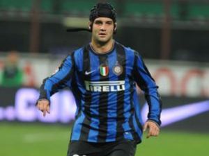 Jurnaliştii italieni cer înlocuirea lui Chivu cu un alt jucător din lotul lui Inter