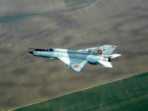 Arhiepiscopia Romanului şi Bacăului primeşte, de la MApN, două avioane MiG 21 scoase din funcţiune