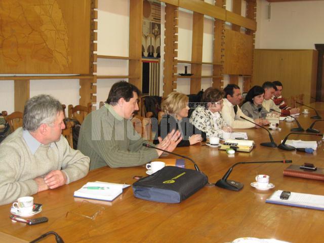 Flutur s-a întâlnit ieri la Consiliul Judeţean Suceava cu reprezentanţii producătorilor şi procesatorilor din agricultura suceveană