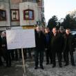 Protest: Aproape o sută de social-democraţi suceveni au pichetat sediul PD-L Suceava
