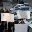 Protest: Aproape o sută de social-democraţi suceveni au pichetat sediul PD-L Suceava