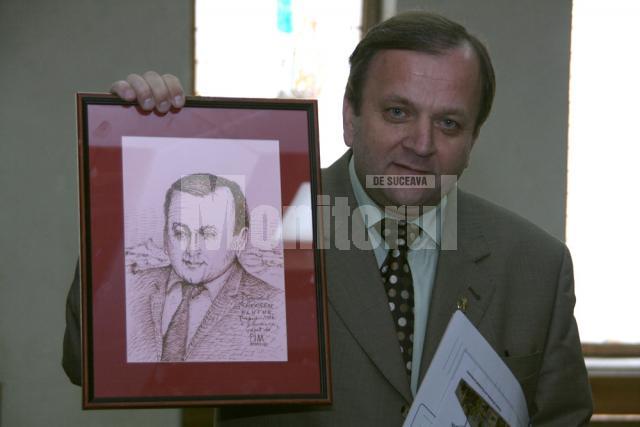 Preşedintele Gheorghe Flutur cu portretul grafic realizat de Mihai Pânzaru PIM