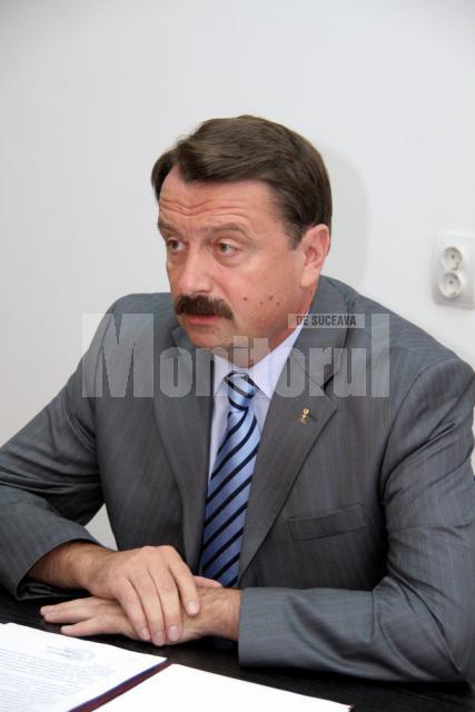 Vicepreşedintelui Consiliului Judeţean Suceava Vasile Ilie afirmă că merele vor fi livrate începând de luni
