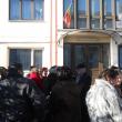 Au trecut la acţiune: Coadă la Parchetul Rădăuţi, unde profesorii au depus plângeri penale împotriva unor secretari de stat