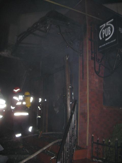 Barul Pub 75 unde a izbucnit incendiul funcţiona cu o instalaţie electrică necorespunzătoare