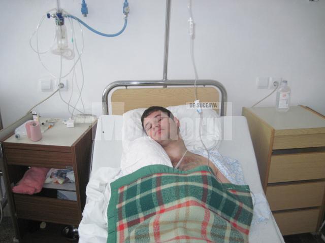 Împuşcat, vicoveanul Bodale stă în spital sub pază