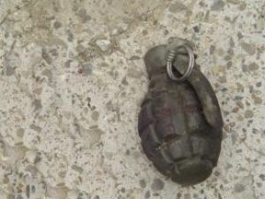 O astfel de grenadă, echipată cu focos şi în perfectă stare de funcţionare, a fost găsită în gospodăria suceveanului